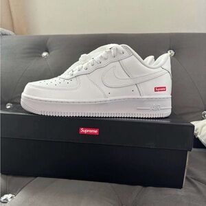 Supreme White Leather Low-Top Sneaker